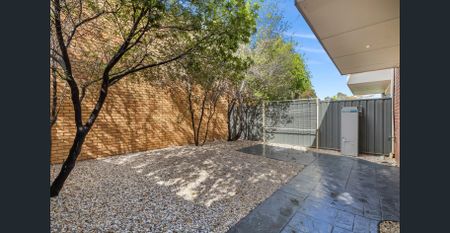 Newly Renovated Family Home in Prime Caroline Springs Location! - Photo 3