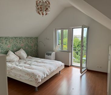 Einmalige Gelegenheit - Lichtdurchflutete Wohnung mit privater Dach... - Foto 3