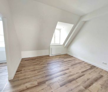 2-Zimmer-Dachgeschosswohnung zentrumsnah zu vermieten. - Foto 1