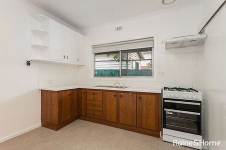 254 Douglas Parade, Newport, VIC 3015 - Photo 3