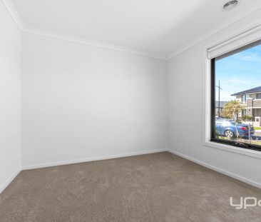 WELL PRESENTED FAMILY HOME! - Photo 3