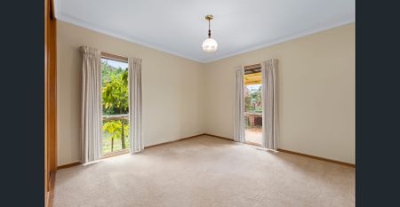 A SPACIOUS FAMILY HOME WITH BREATHTAKING VIEWS IN WANDANA HEIGHTS - Photo 2