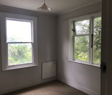 Sunny one-bedroom flat, The Glen - Photo 3