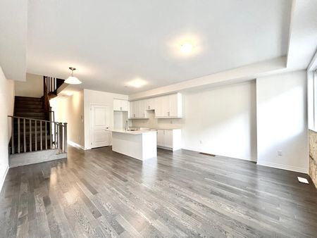 For Lease - 562 Hudson Crescent, Midland, Ontario - Photo 2