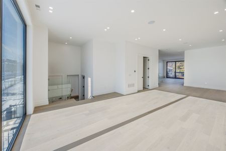 For Lease - 230 Townsgate Drive, Vaughan, Ontario - Photo 3