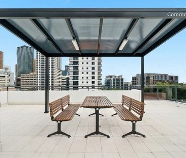 Modern North-Facing Apartment with Study for Rent - Photo 2