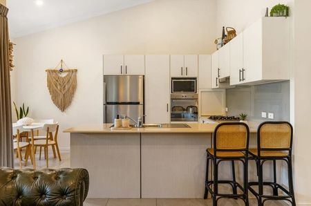 CENTRAL UNIT DESIGNED OVER TWO LEVELS - Photo 3