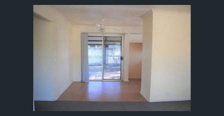 Comfortable living close to everyday amenities - Photo 3