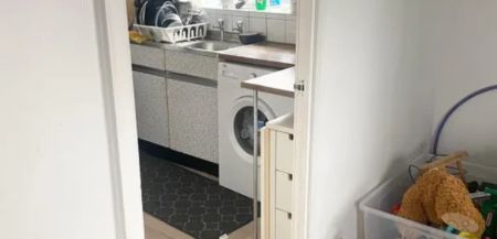 2 Bed Flat to Rent in Poplar Grove, London N11 - Photo 4