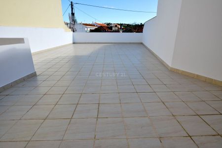 Magnífico apartamento T4, localizado na pitoresca vila de Gaeiras. - Photo 2