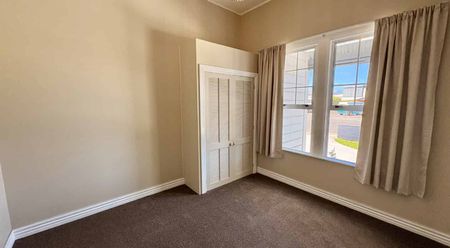 EXTRA LARGE FAMILY LIVING - Photo 3