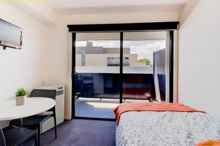 Large 1 Bedroom - Photo 2