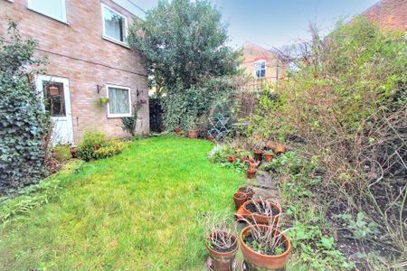 1 bedroom ground floor flat to rent - Photo 3