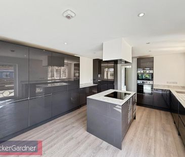 4 bedroom detached house to rent - Photo 4