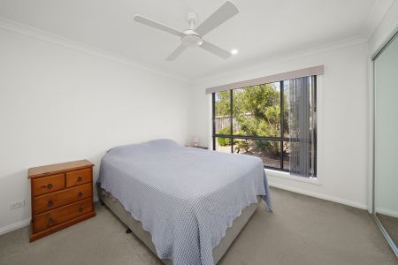 Easy, Accessible Living Close to Sovereign Town Centre - Photo 4