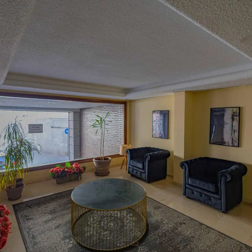 Apartamento de alquiler en Cuesta Santo Domingo, Palacio - Photo 1