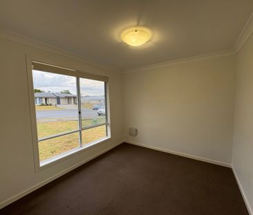 Easy Living in Glenvale – 3 Bed, 2 Bath Unit - Photo 3