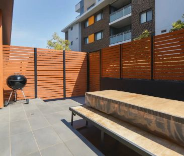 “Modern Ground-Floor 2 Beds Apartment with Huge Courtyard | P” - Photo 4