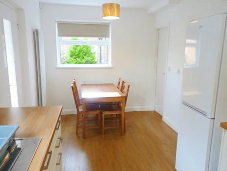2 bedroom semi-detached house to rent - Photo 4