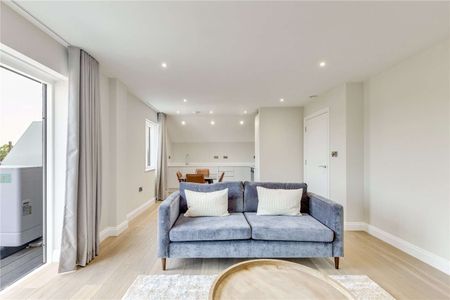 Impressive 2 bedroom apartment on the 2nd floor of a small new build development with parking - Photo 2