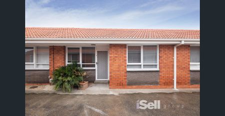 Cozy 1-Bedroom Unit Near Springvale Central! - Photo 2