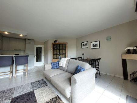 Lichtrijk appartement met garage box - Photo 2