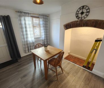2 bedroom end of terrace house to rent - Photo 2