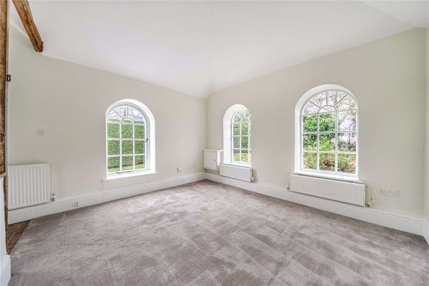 An immaculately presented converted Coach House close to Hawkhurst village - Photo 1