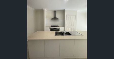 Modern 3-Bedroom Home in a Quiet, Well-Kept Complex - Photo 4