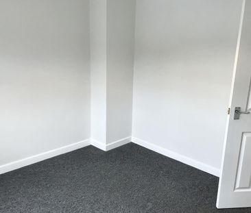 2 bedroom semi-detached house to rent - Photo 5