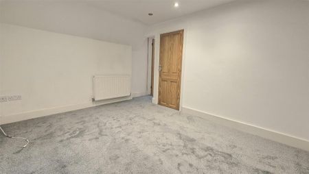 2 bedroom semi-detached house to rent - Photo 5