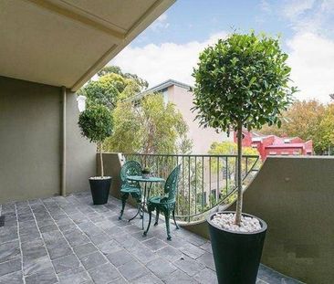 Spacious 90m2 Quiet First Floor 2 Bedrm 2 bathrm Apartment 200 mete... - Photo 4