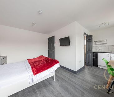 1 bedroom in a house share to rent - Photo 2