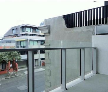 Stylish, Quiet & Convenient – Beachside Living at Its Best - Photo 1
