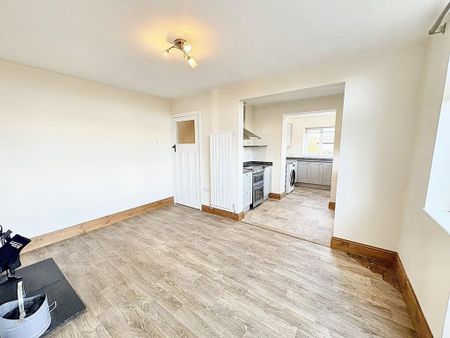 3 bedroom semi-detached house to rent - Photo 5