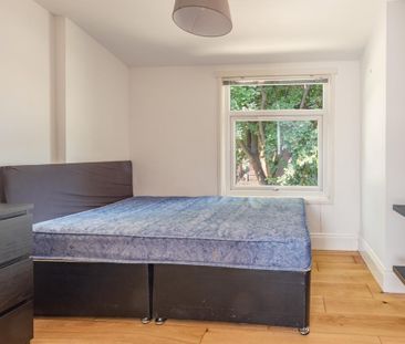 4 bedroom semi-detached house to rent - Photo 2