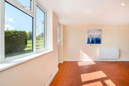 Greenvale Oast, Browns Lane, Cross In Hand, East Sussex, TN21 - Photo 2