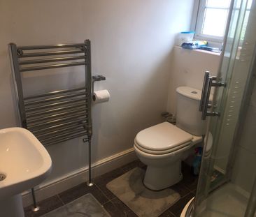 Executive detached property in amazing area! 01STMI - Room 6 - Photo 2