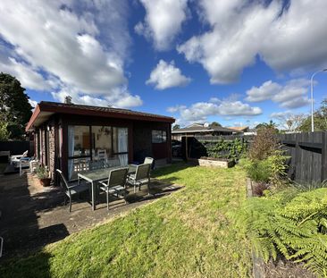 Lush Two Bedroom Living - Photo 1