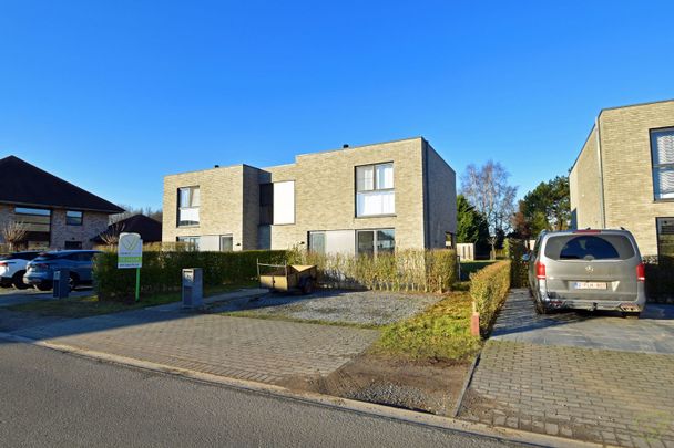 Ruime moderne woning met rustige ligging in Adegem! - Foto 1