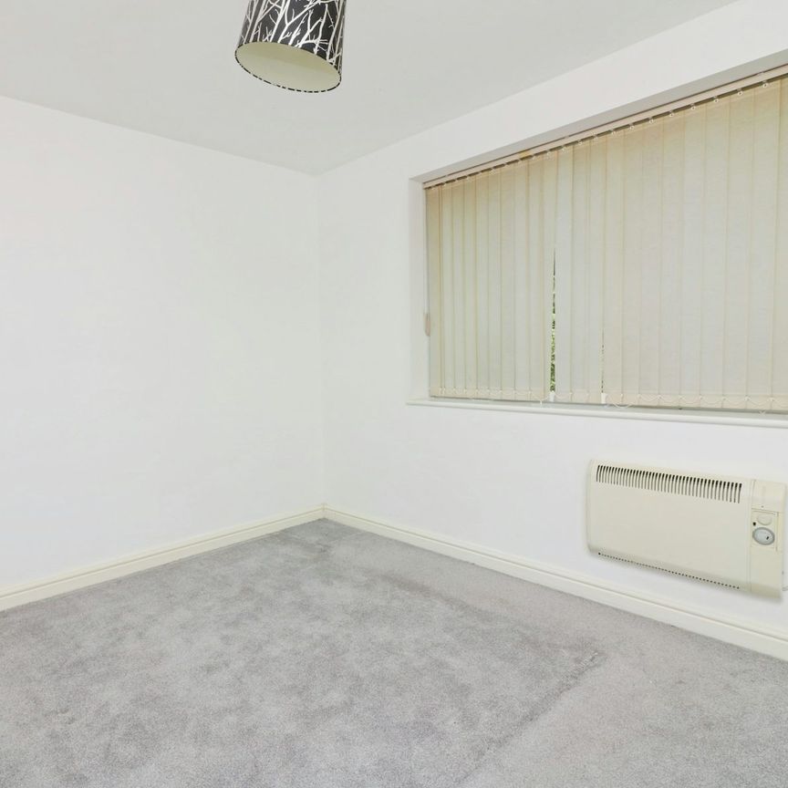 Flat to rent on - Photo 1