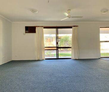 Neat & Tidy Family Home ! - Photo 2