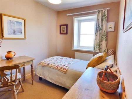 2 bedroom character property to rent - Photo 3