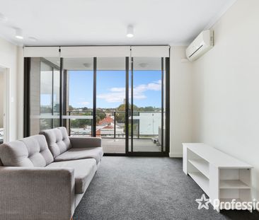 Stylish 2x2 Apartment in Prime Location! - Photo 3