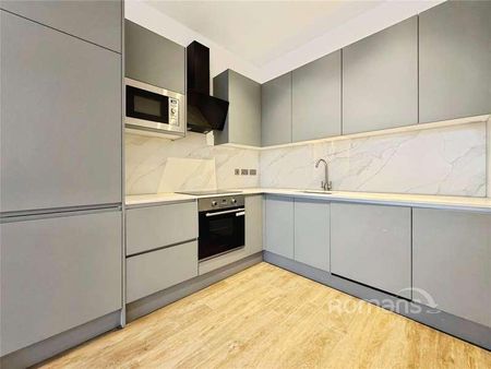 Roop House, Waterfront, Fleet, Hampshire, GU51 - Photo 4