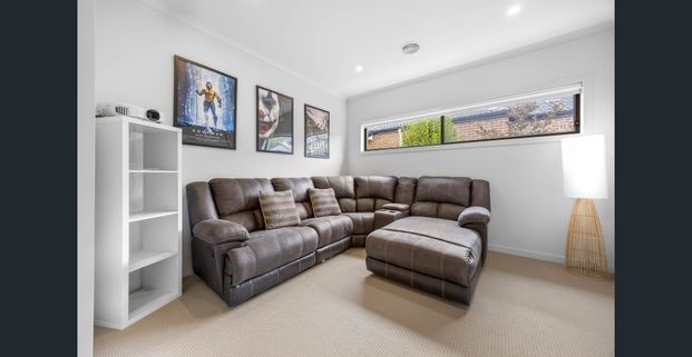 MODERN FAMILY LIVING IN PRIME ALFREDTON LOCATION - Photo 1