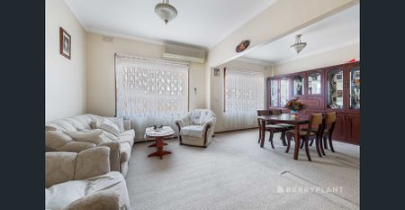 Family Home In The heart of Thornbury - Photo 2