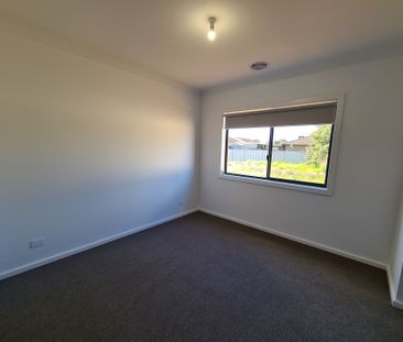 40 Tournament Drive, Mooroopna - Photo 3