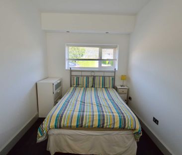 Price £700 pcm - Available Now - Furnished - Photo 3