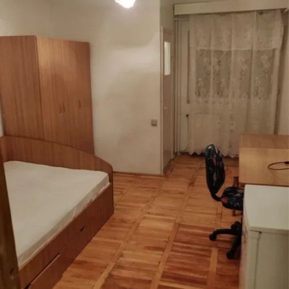 250 Euro! Garsoniera Galata, et 2, renovata - Fotografie 1